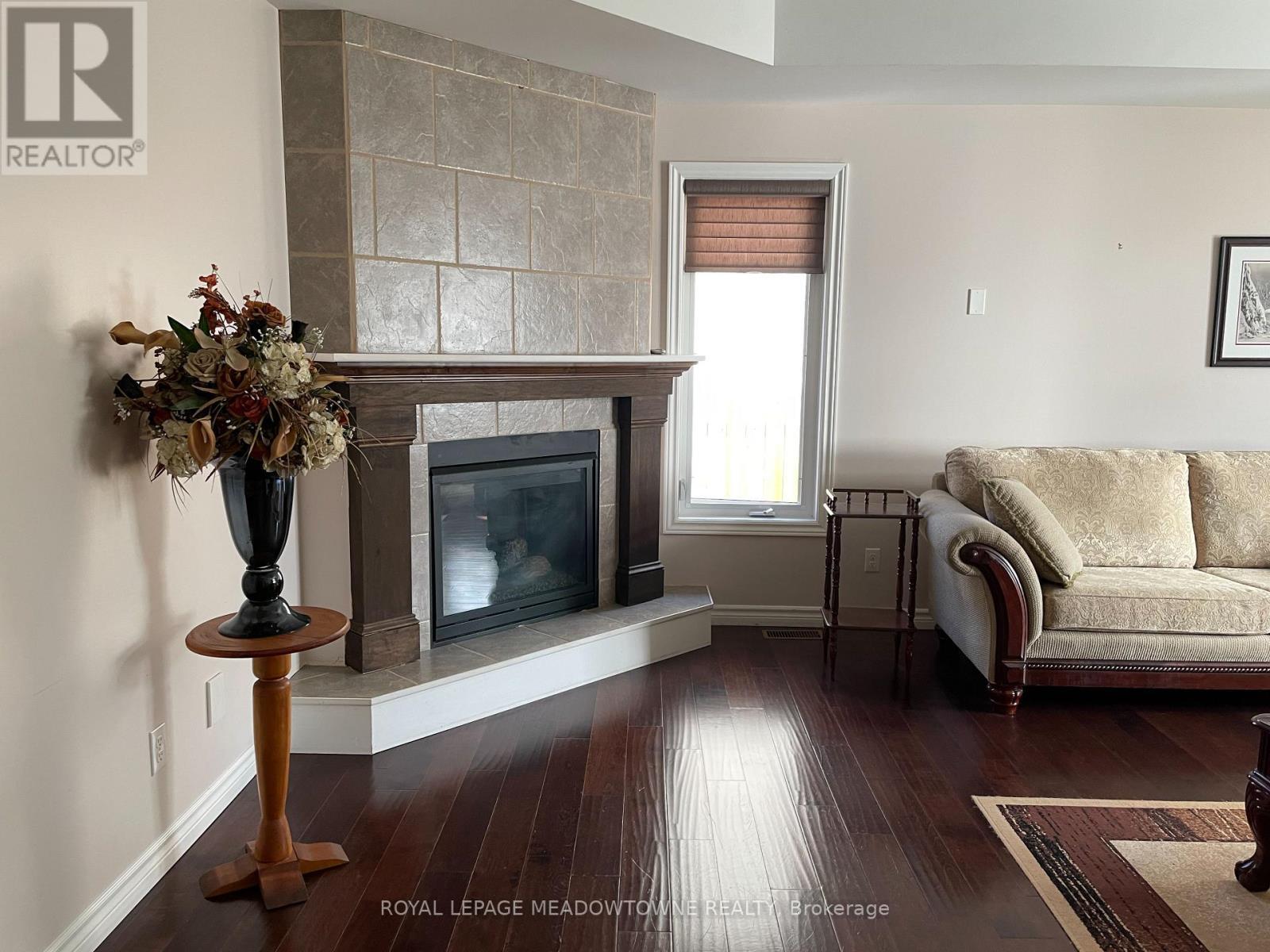 












237 2ND AVENUE

,
Hanover,




Ontario
N4N3S2

