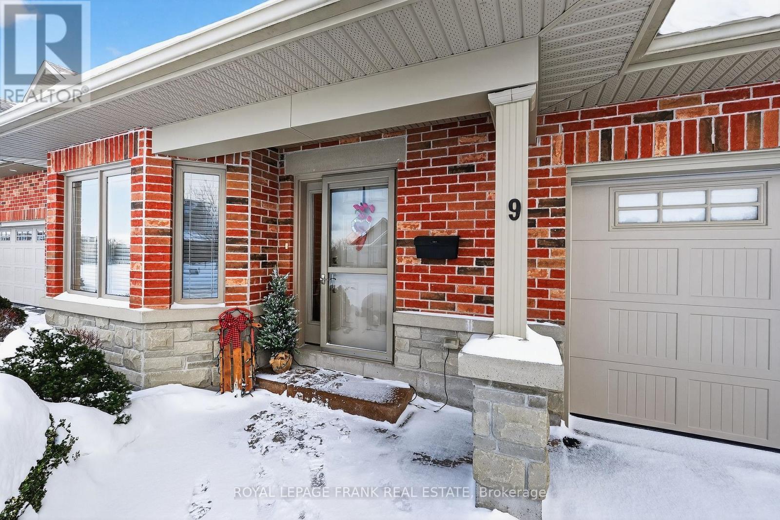 












9 GREEN ARBOUR WAY

,
Kawartha Lakes (Lindsay),




Ontario
K9V0E7

