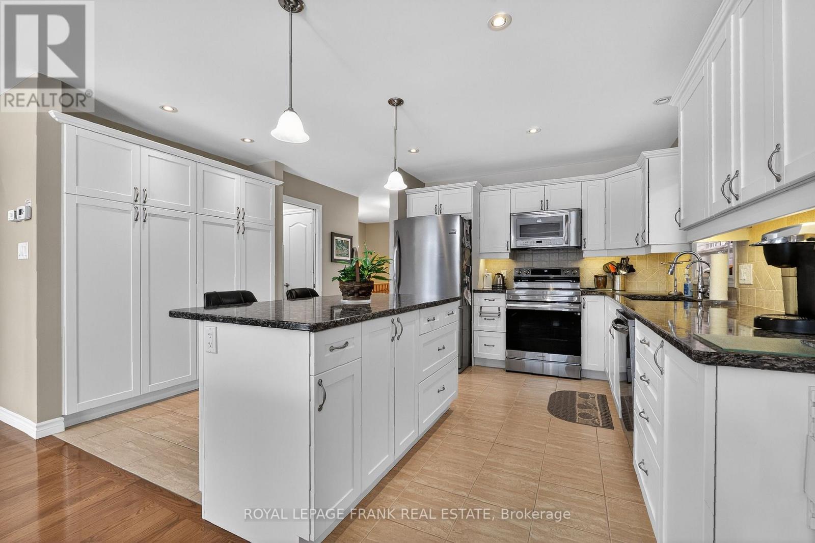 












9 GREEN ARBOUR WAY

,
Kawartha Lakes (Lindsay),




Ontario
K9V0E7

