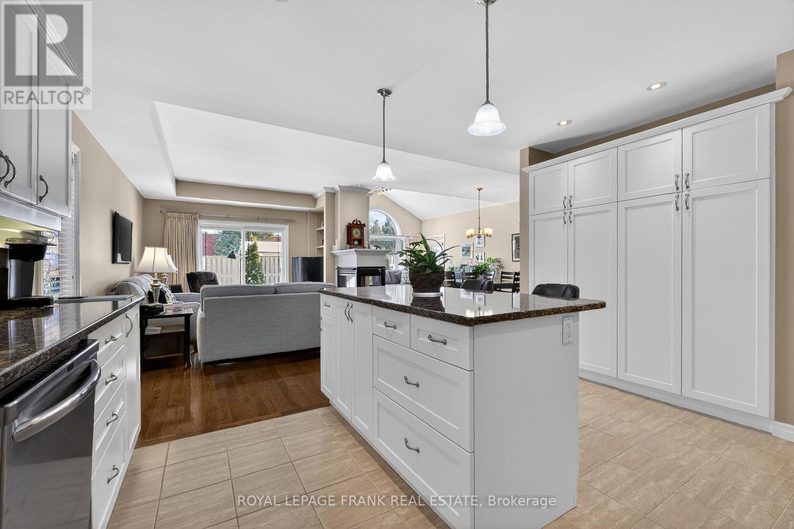 












9 GREEN ARBOUR WAY

,
Kawartha Lakes (Lindsay),




Ontario
K9V0E7

