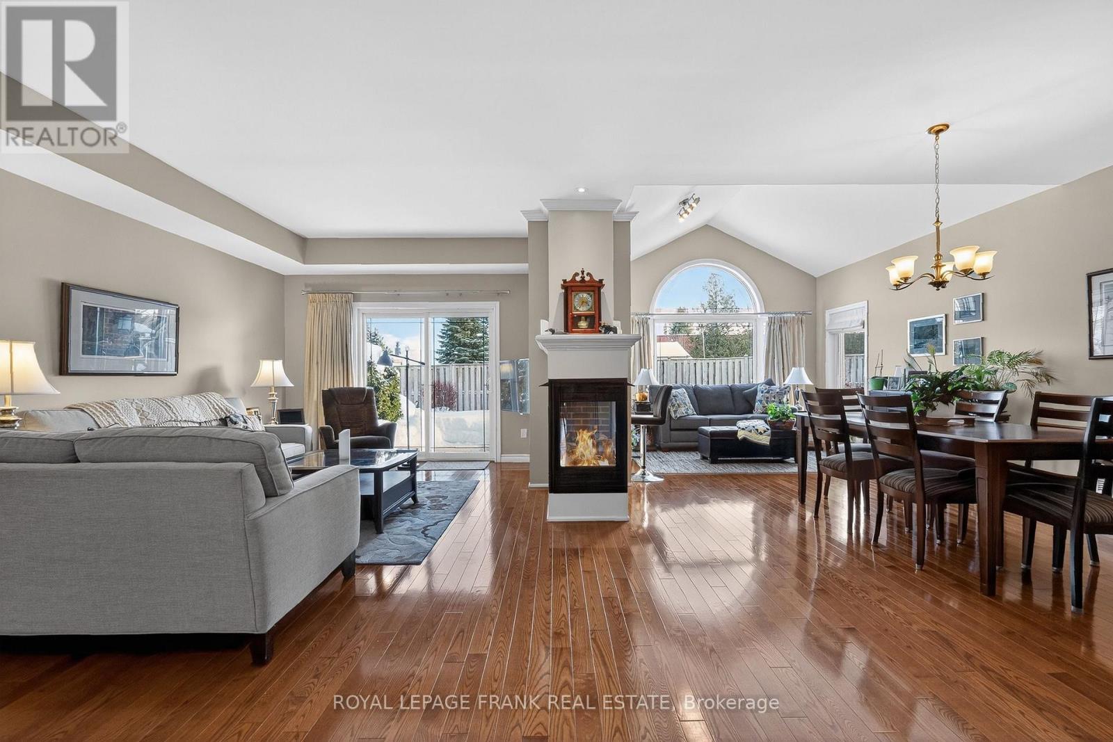 












9 GREEN ARBOUR WAY

,
Kawartha Lakes (Lindsay),




Ontario
K9V0E7

