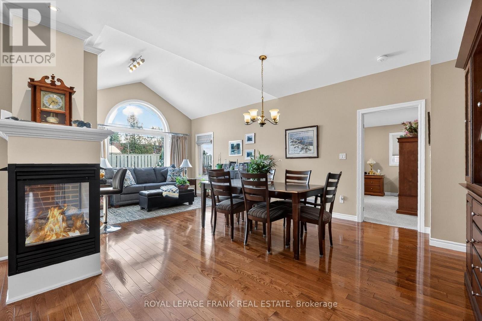 












9 GREEN ARBOUR WAY

,
Kawartha Lakes (Lindsay),




Ontario
K9V0E7

