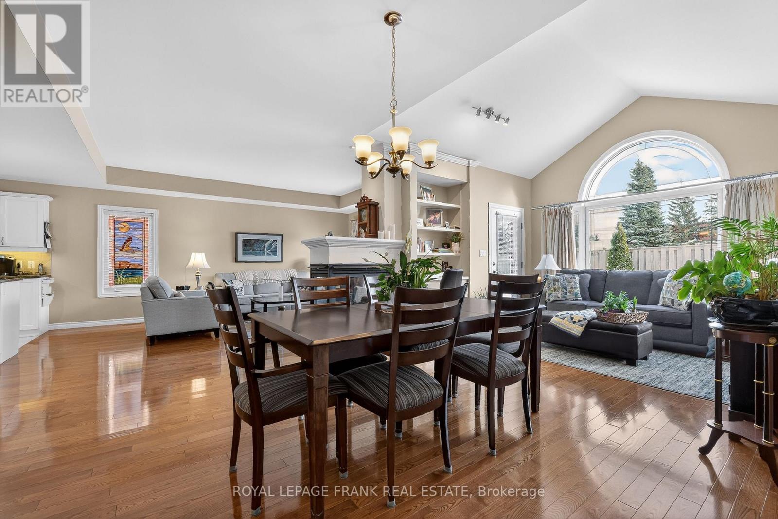 












9 GREEN ARBOUR WAY

,
Kawartha Lakes (Lindsay),




Ontario
K9V0E7

