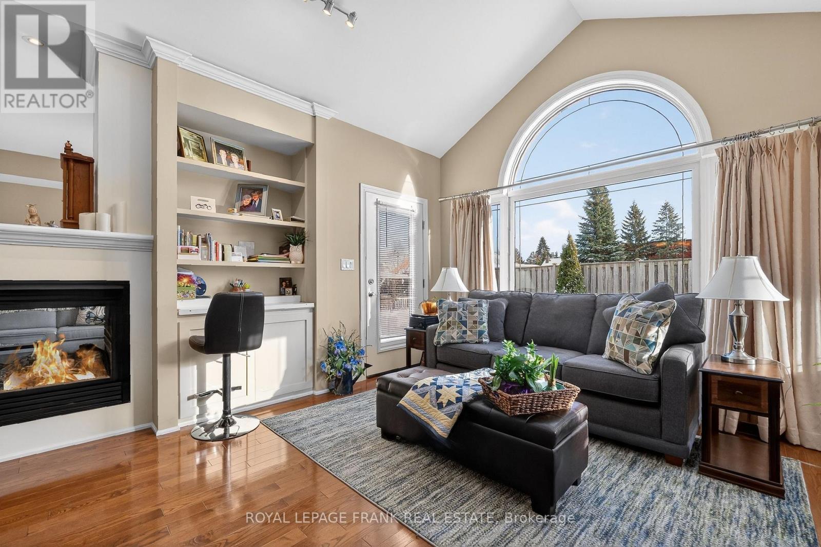 












9 GREEN ARBOUR WAY

,
Kawartha Lakes (Lindsay),




Ontario
K9V0E7

