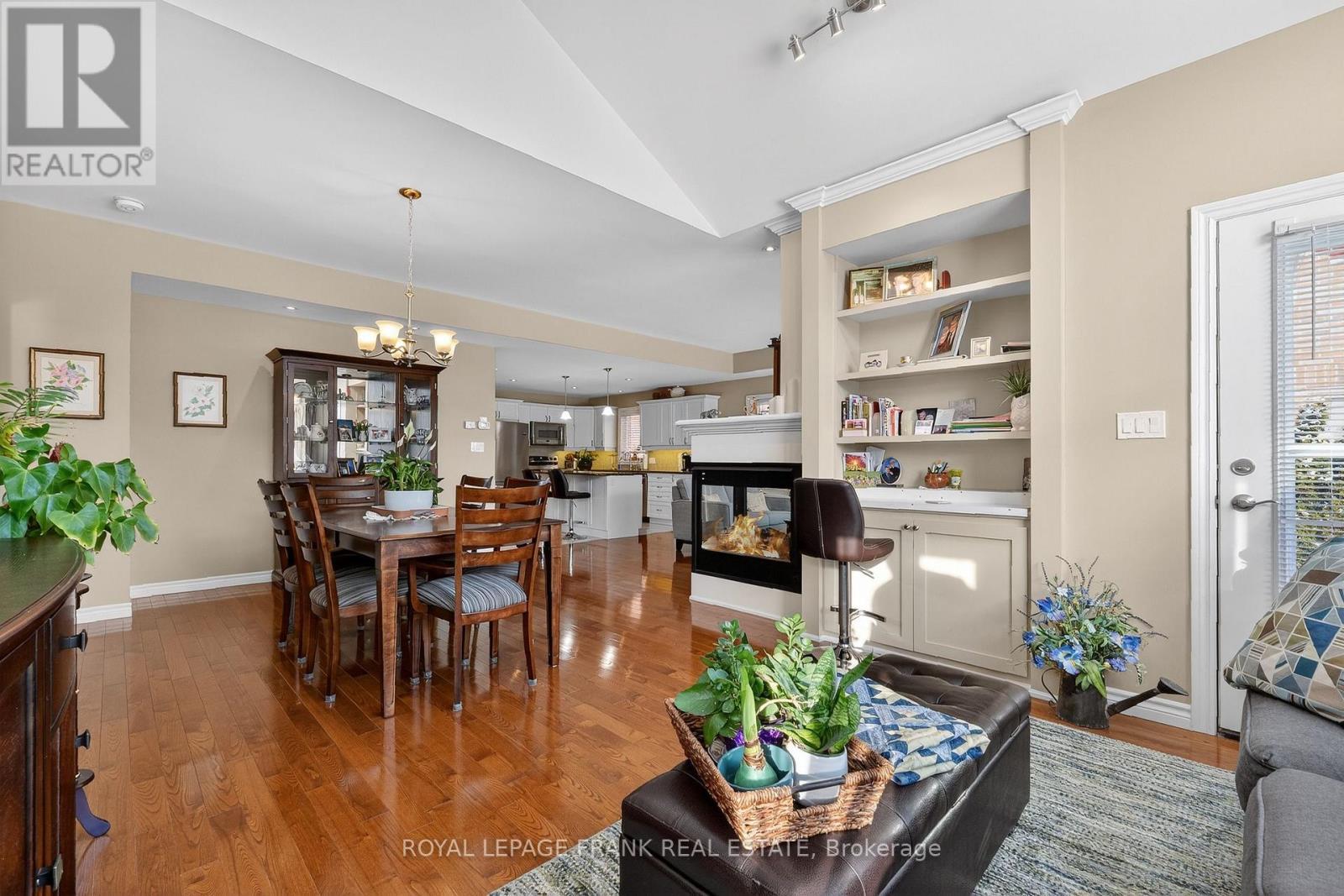 












9 GREEN ARBOUR WAY

,
Kawartha Lakes (Lindsay),




Ontario
K9V0E7

