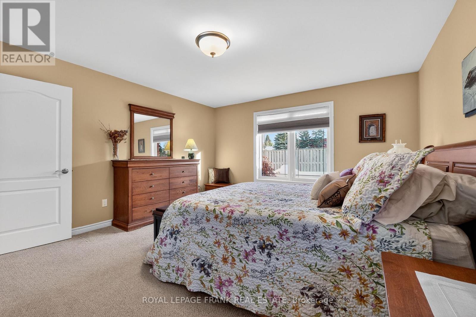 












9 GREEN ARBOUR WAY

,
Kawartha Lakes (Lindsay),




Ontario
K9V0E7

