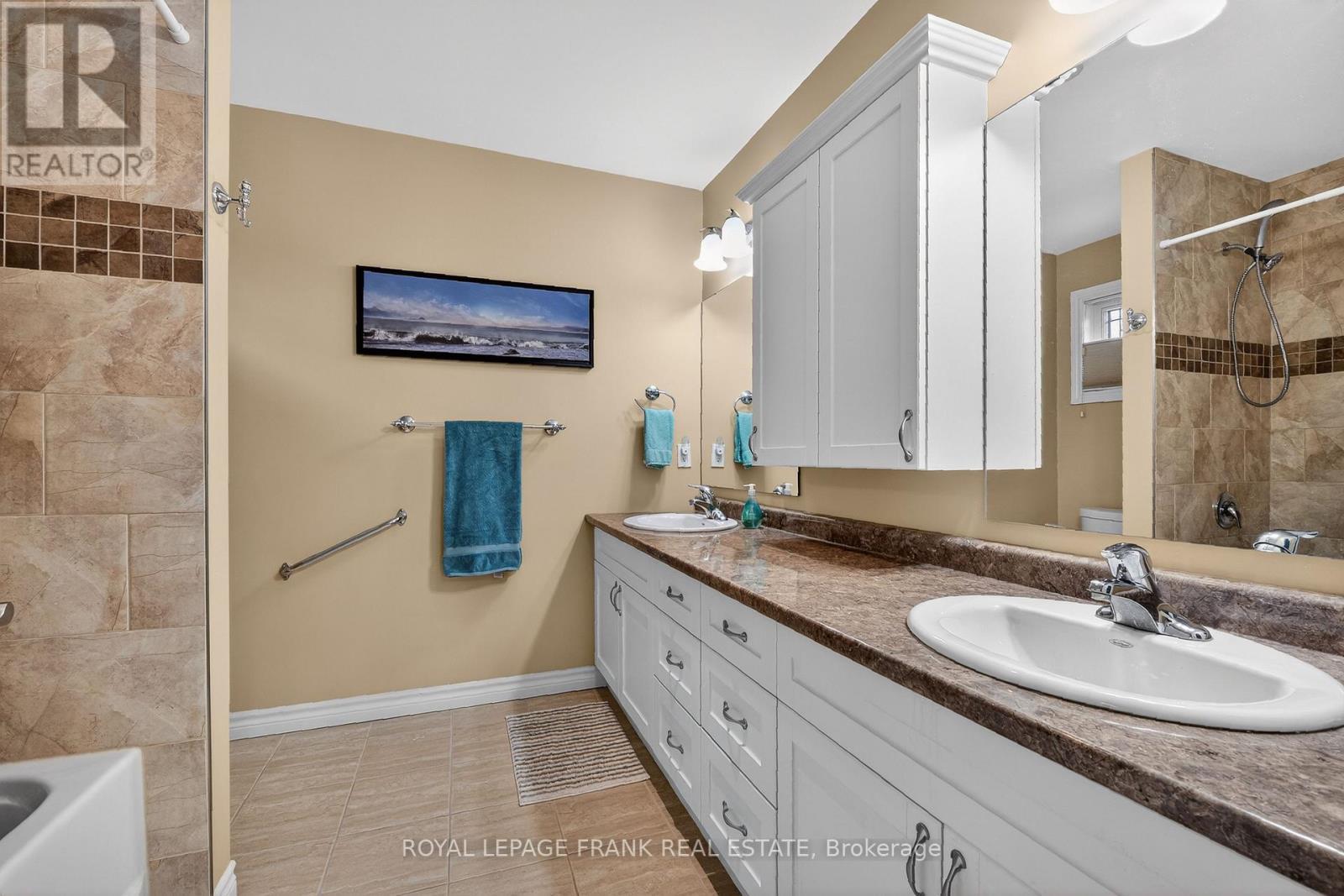 












9 GREEN ARBOUR WAY

,
Kawartha Lakes (Lindsay),




Ontario
K9V0E7

