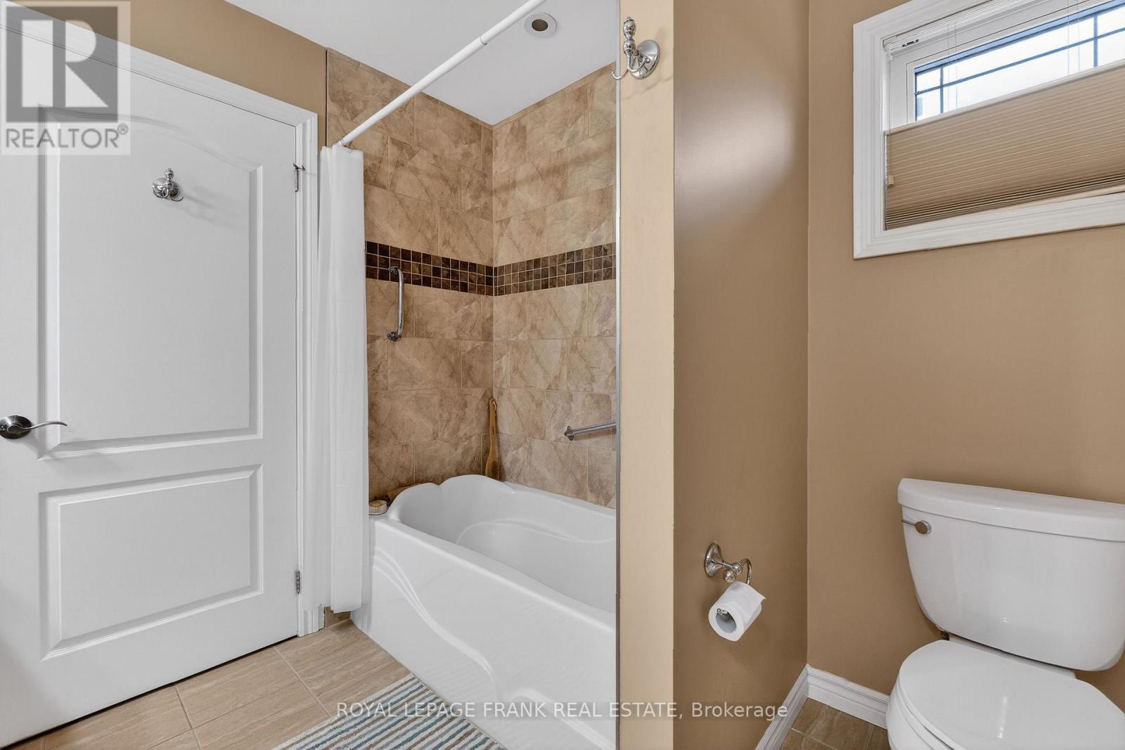 












9 GREEN ARBOUR WAY

,
Kawartha Lakes (Lindsay),




Ontario
K9V0E7

