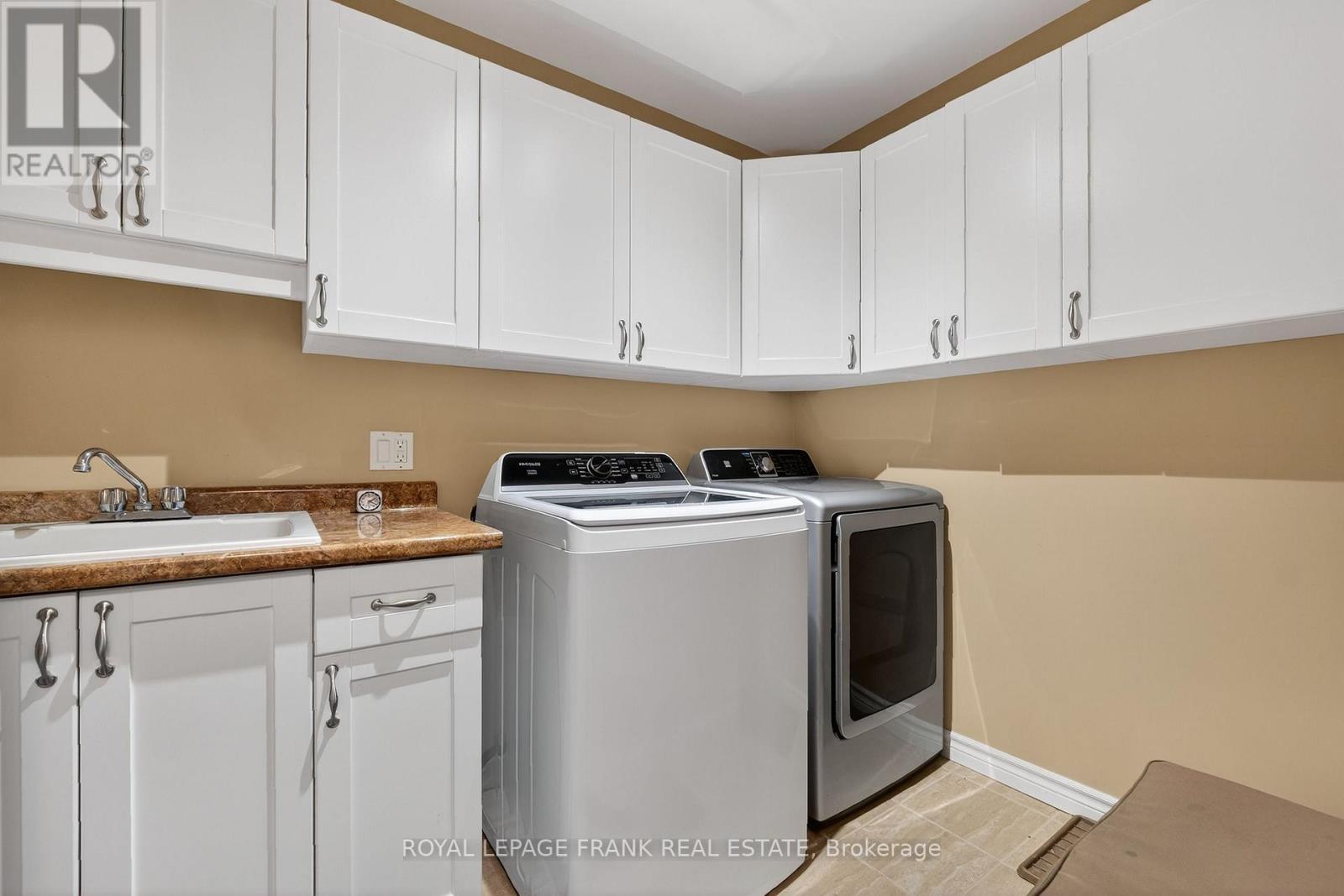 












9 GREEN ARBOUR WAY

,
Kawartha Lakes (Lindsay),




Ontario
K9V0E7

