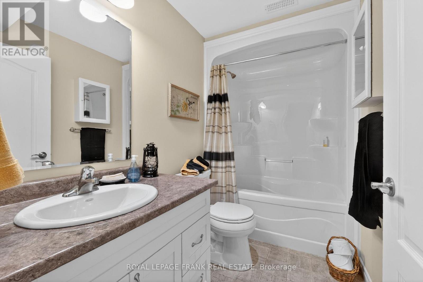 












9 GREEN ARBOUR WAY

,
Kawartha Lakes (Lindsay),




Ontario
K9V0E7

