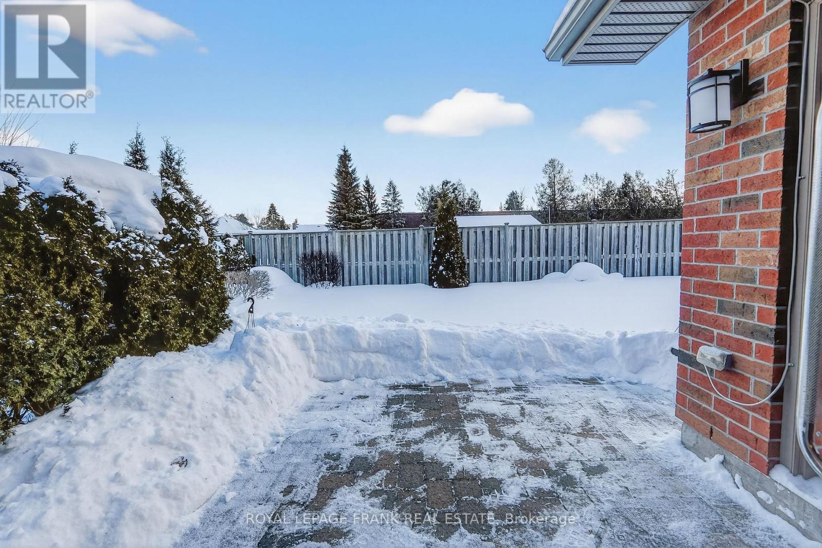 












9 GREEN ARBOUR WAY

,
Kawartha Lakes (Lindsay),




Ontario
K9V0E7

