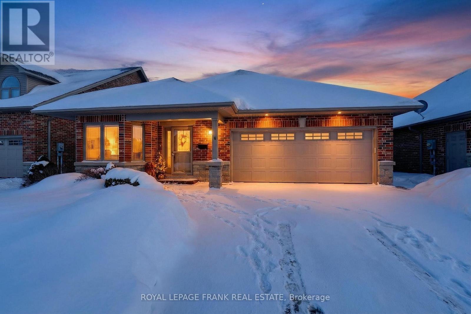 












9 GREEN ARBOUR WAY

,
Kawartha Lakes (Lindsay),




Ontario
K9V0E7

