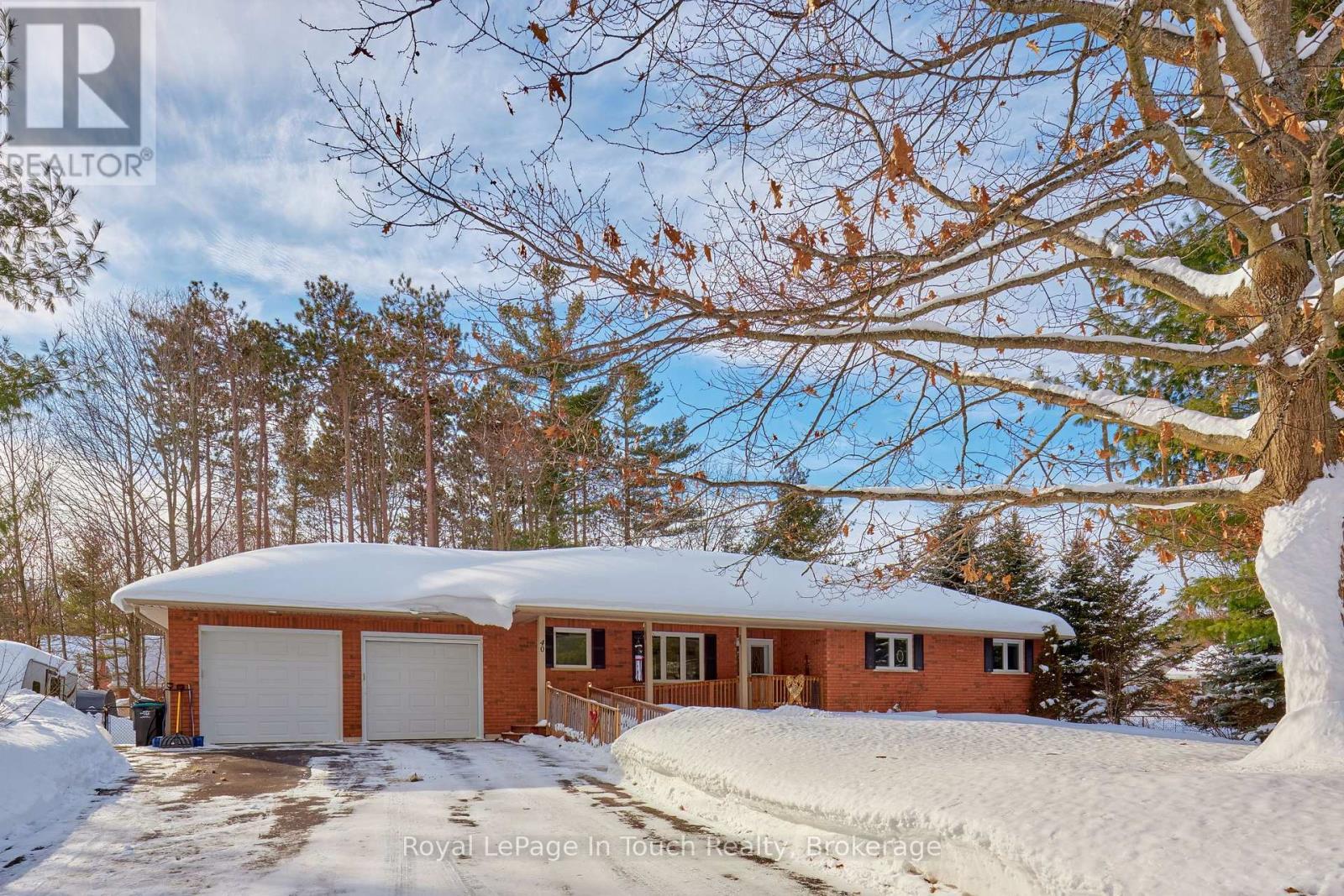 












40 MARYJANE ROAD

,
Tiny (Wyevale),




Ontario
L0L2T0

