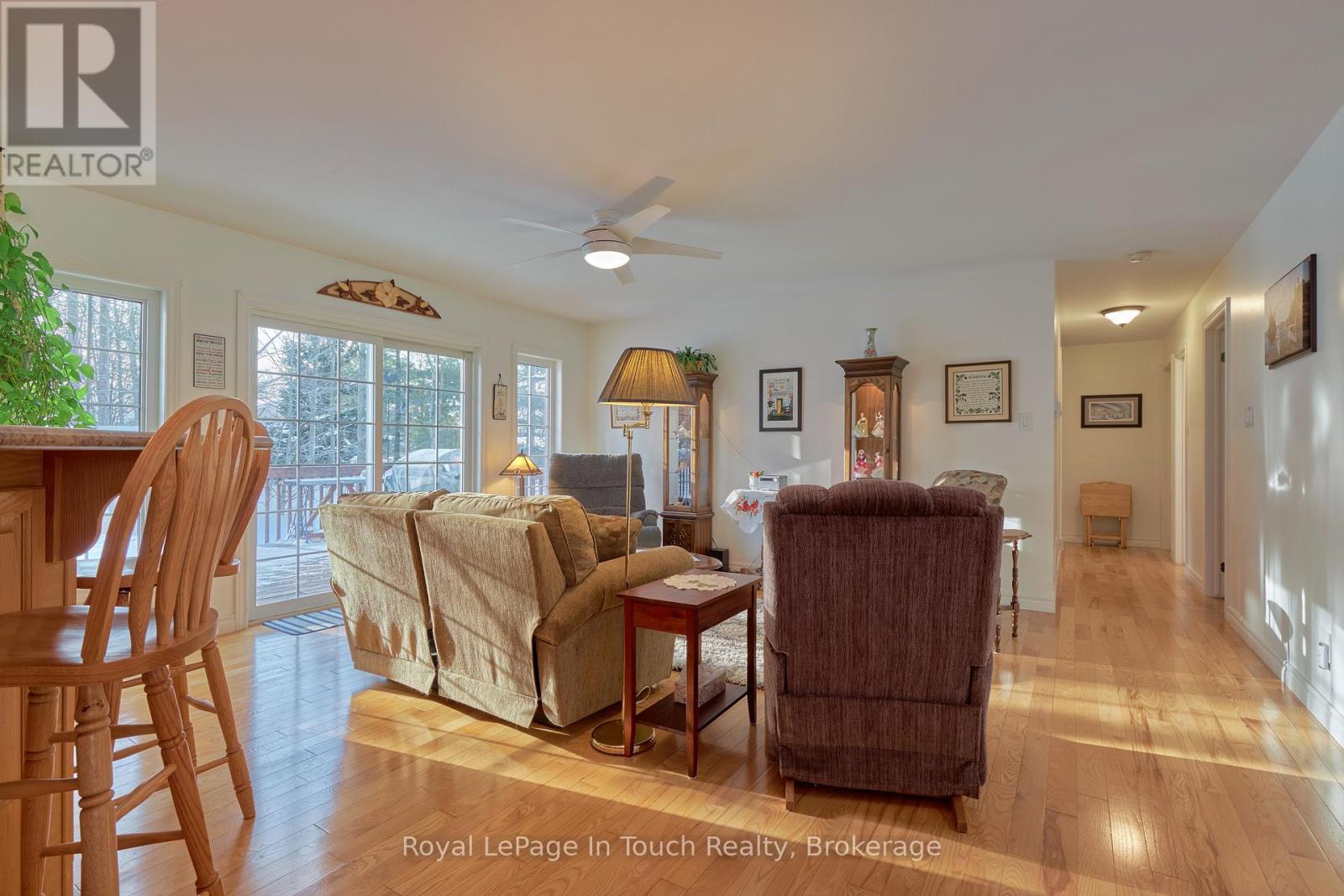 












40 MARYJANE ROAD

,
Tiny (Wyevale),




Ontario
L0L2T0

