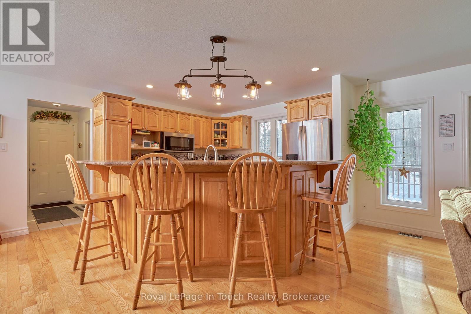 












40 MARYJANE ROAD

,
Tiny (Wyevale),




Ontario
L0L2T0

