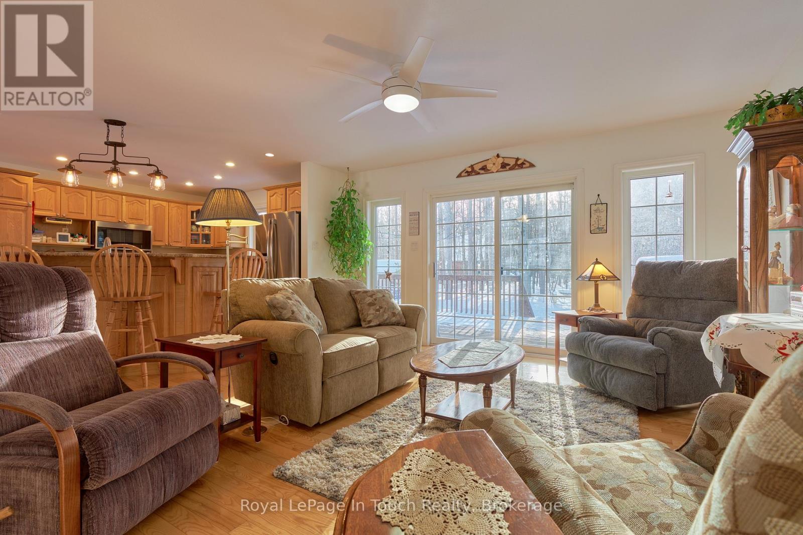 












40 MARYJANE ROAD

,
Tiny (Wyevale),




Ontario
L0L2T0

