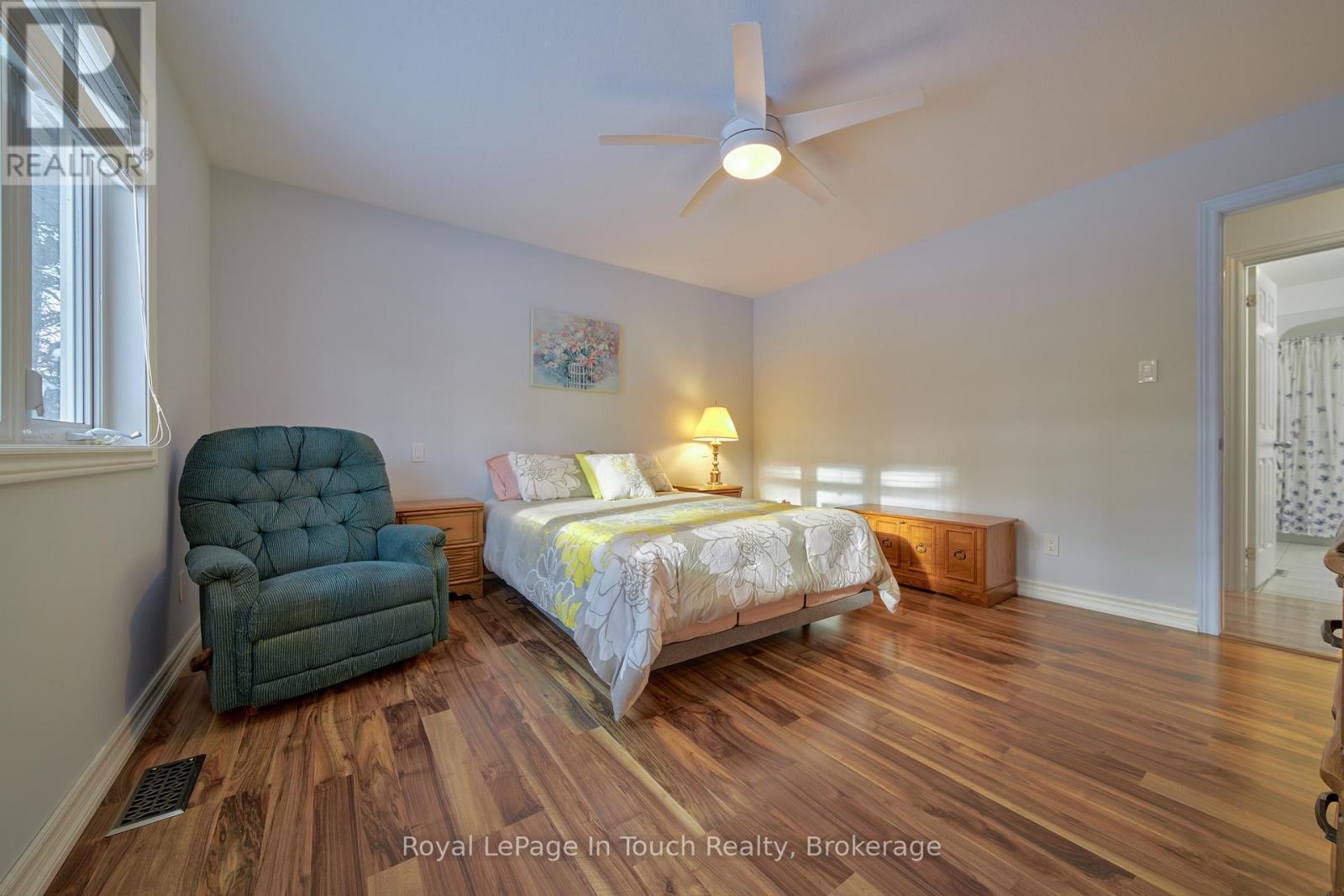 












40 MARYJANE ROAD

,
Tiny (Wyevale),




Ontario
L0L2T0

