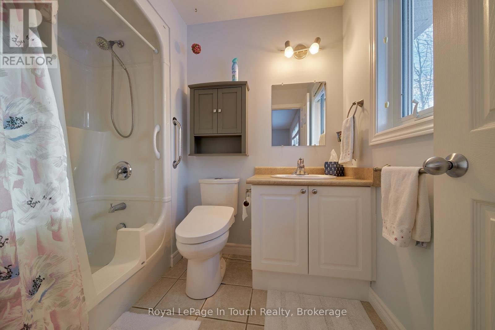 












40 MARYJANE ROAD

,
Tiny (Wyevale),




Ontario
L0L2T0

