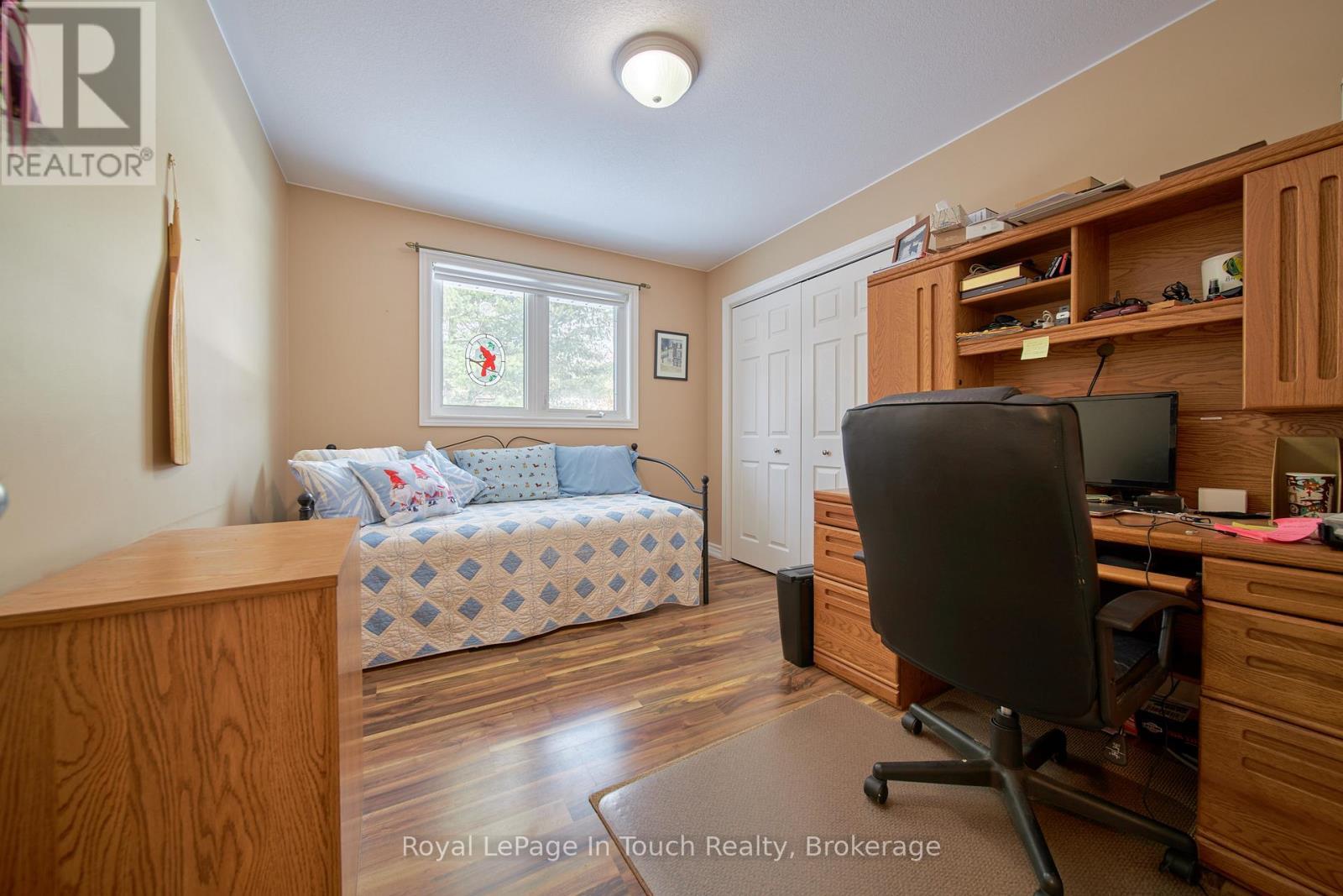 












40 MARYJANE ROAD

,
Tiny (Wyevale),




Ontario
L0L2T0

