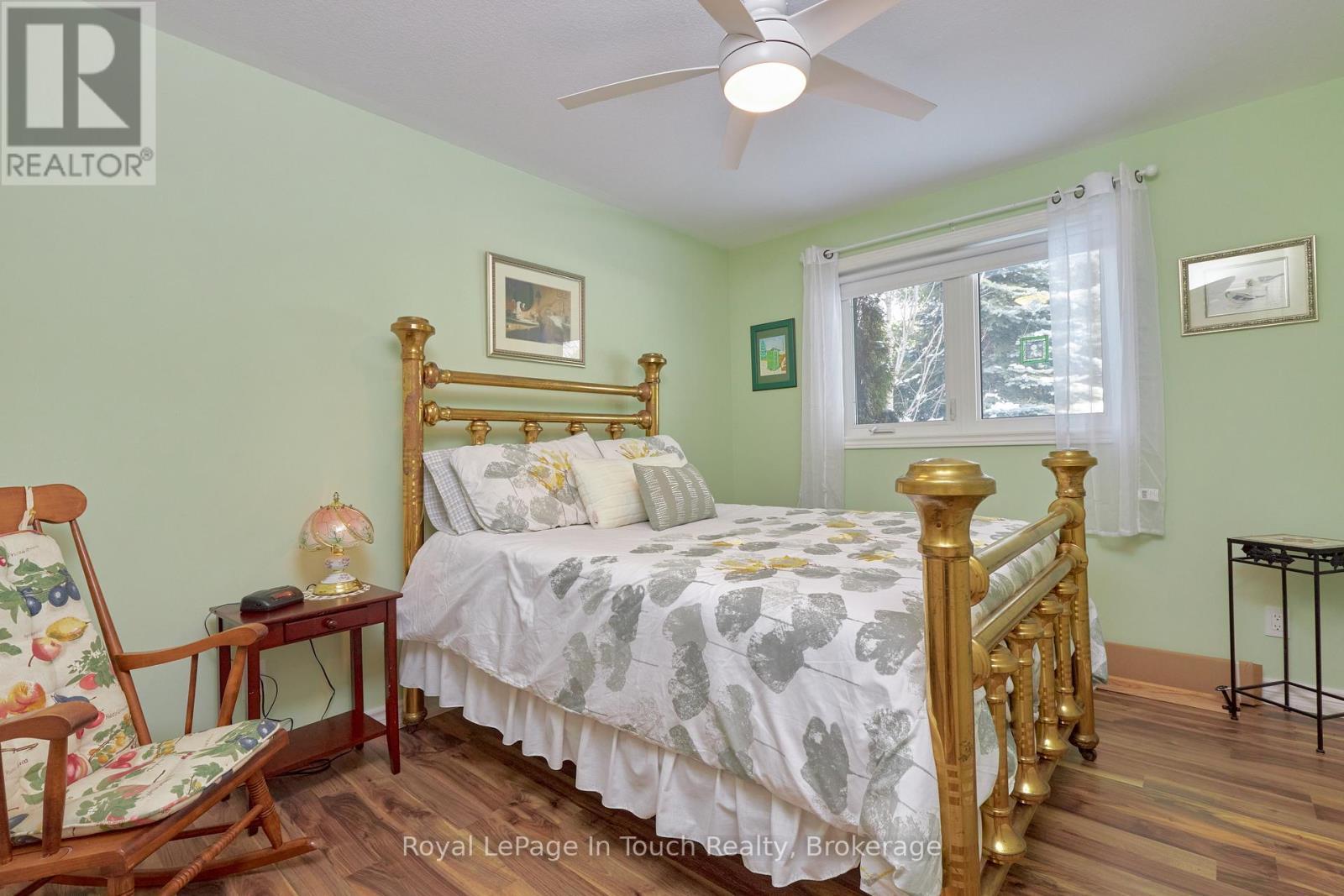 












40 MARYJANE ROAD

,
Tiny (Wyevale),




Ontario
L0L2T0

