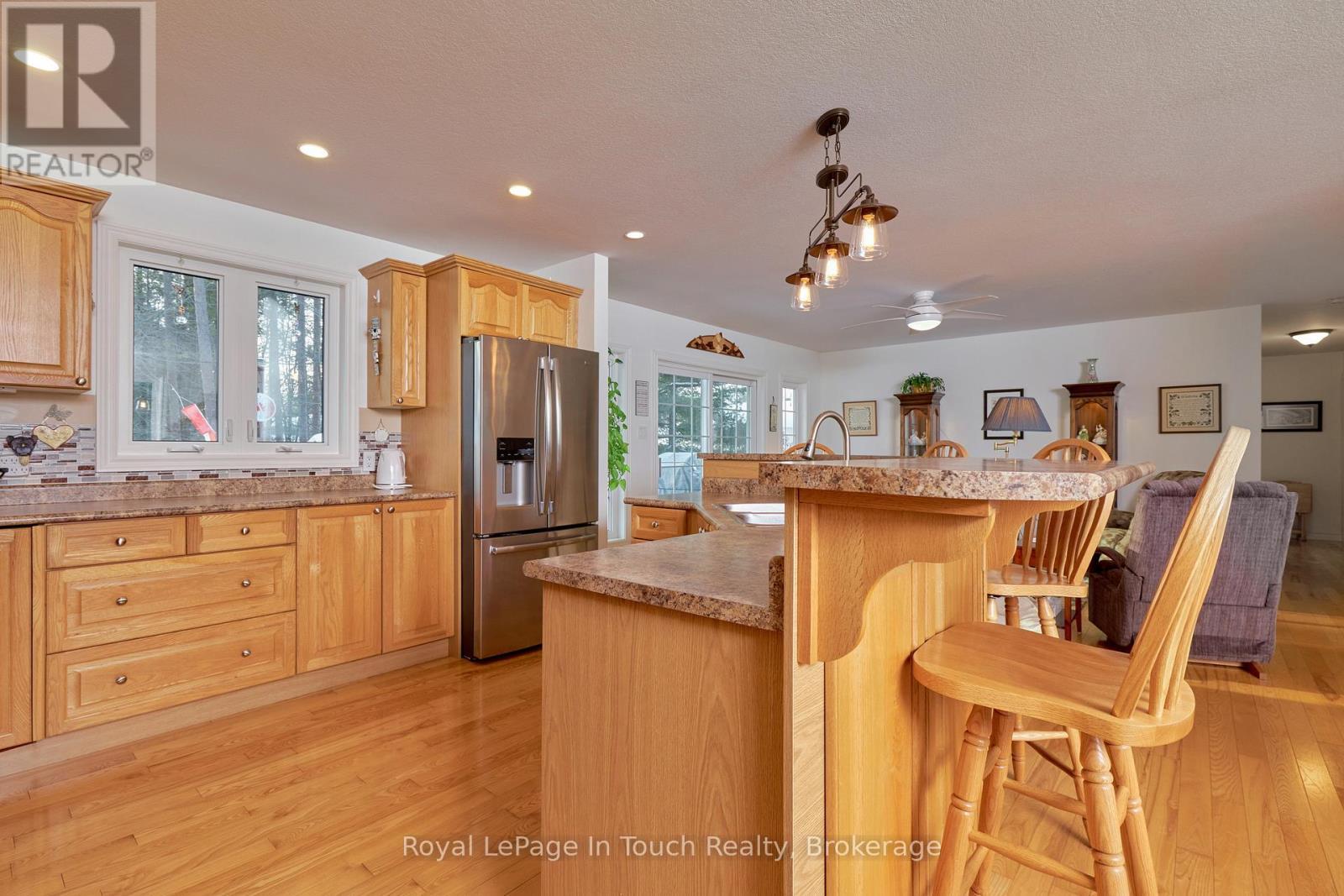 












40 MARYJANE ROAD

,
Tiny (Wyevale),




Ontario
L0L2T0

