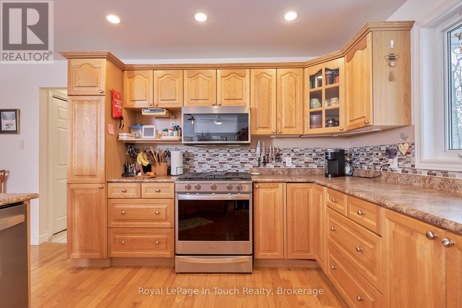 












40 MARYJANE ROAD

,
Tiny (Wyevale),




Ontario
L0L2T0

