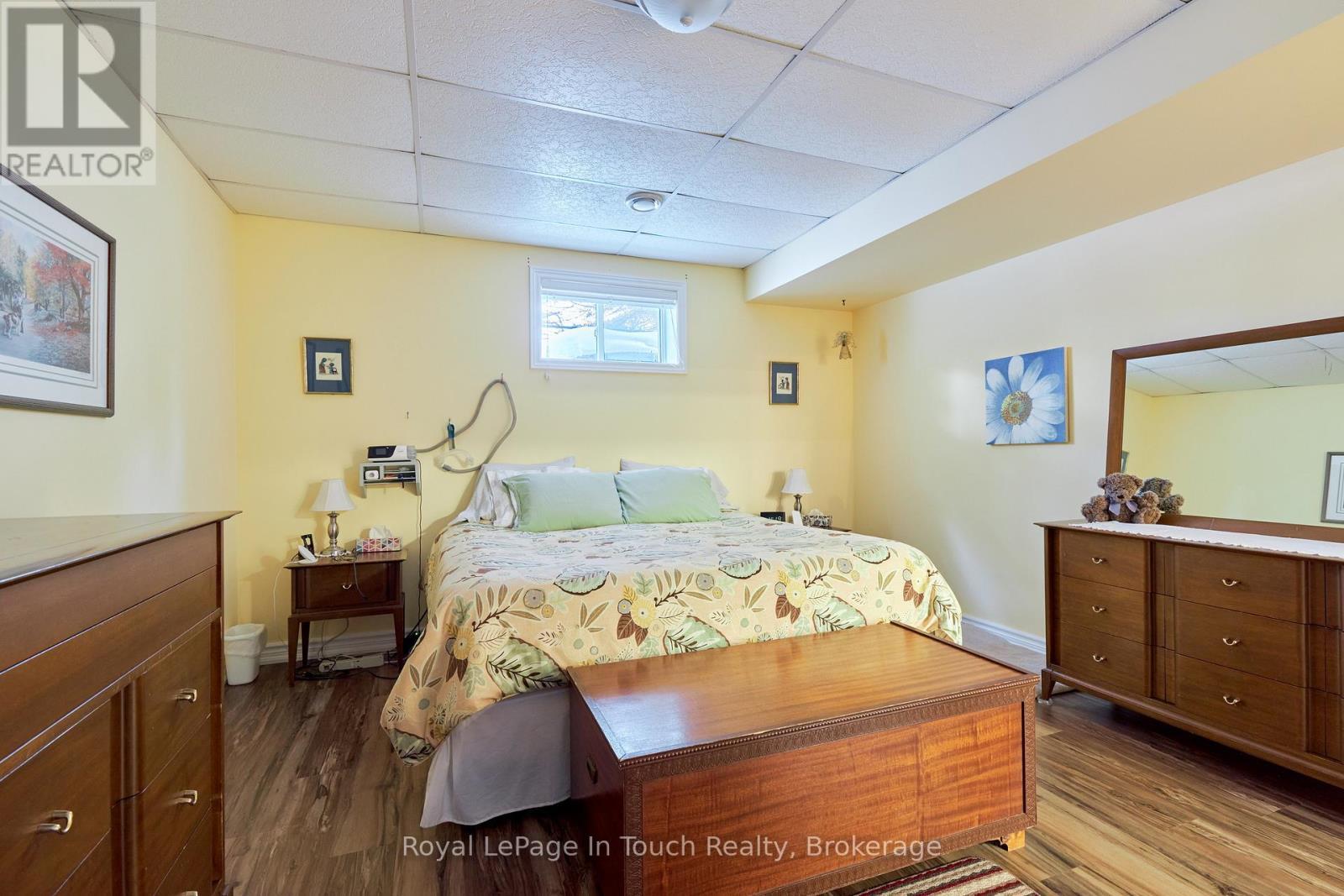 












40 MARYJANE ROAD

,
Tiny (Wyevale),




Ontario
L0L2T0

