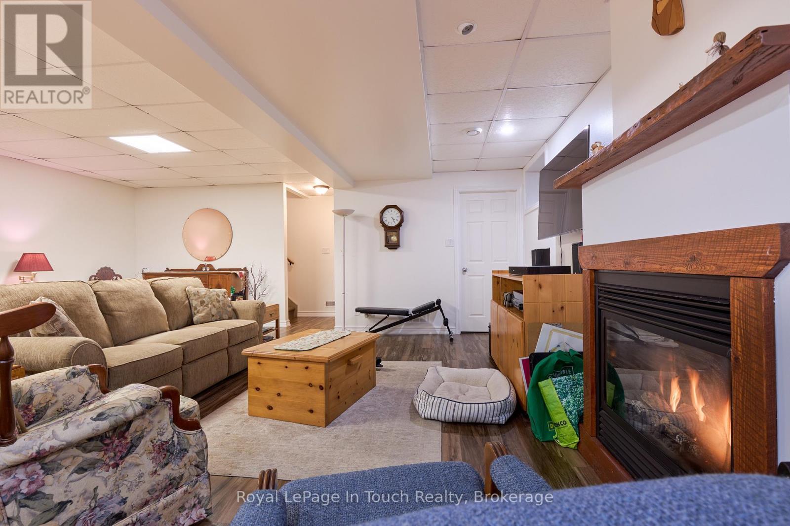 












40 MARYJANE ROAD

,
Tiny (Wyevale),




Ontario
L0L2T0

