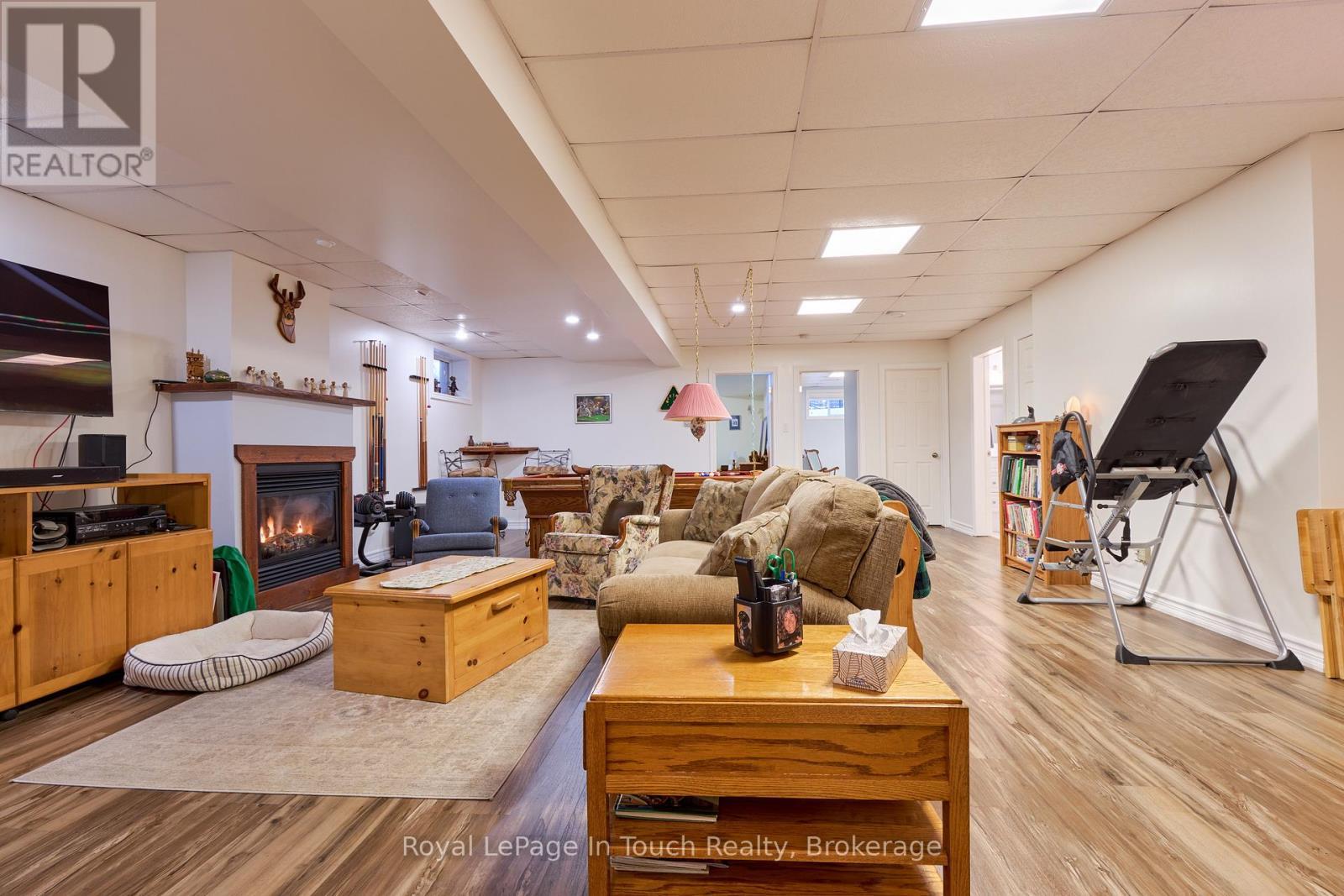 












40 MARYJANE ROAD

,
Tiny (Wyevale),




Ontario
L0L2T0

