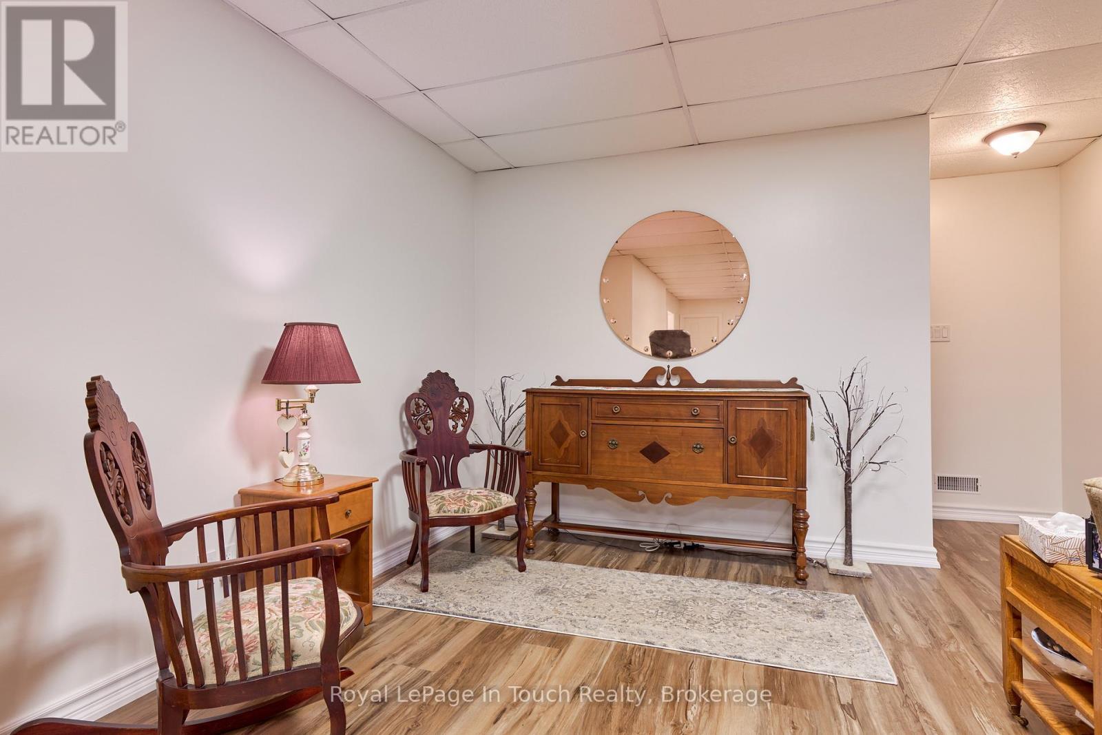 












40 MARYJANE ROAD

,
Tiny (Wyevale),




Ontario
L0L2T0

