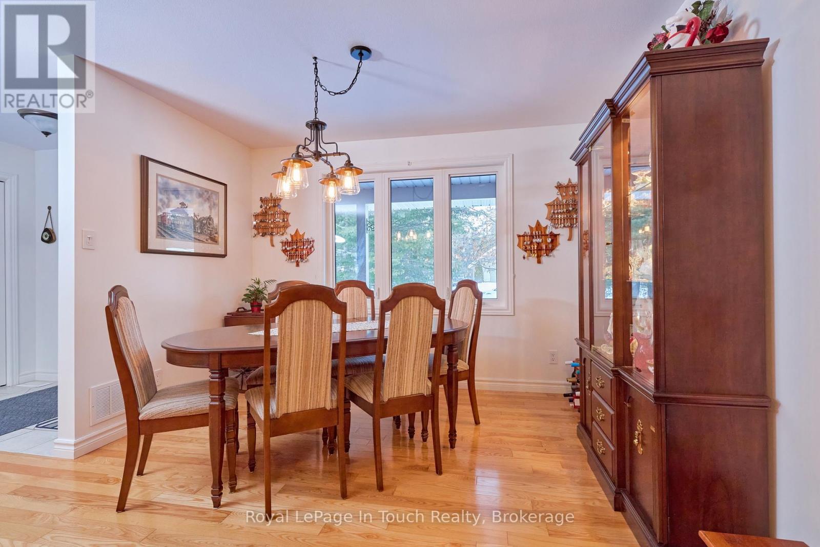 












40 MARYJANE ROAD

,
Tiny (Wyevale),




Ontario
L0L2T0

