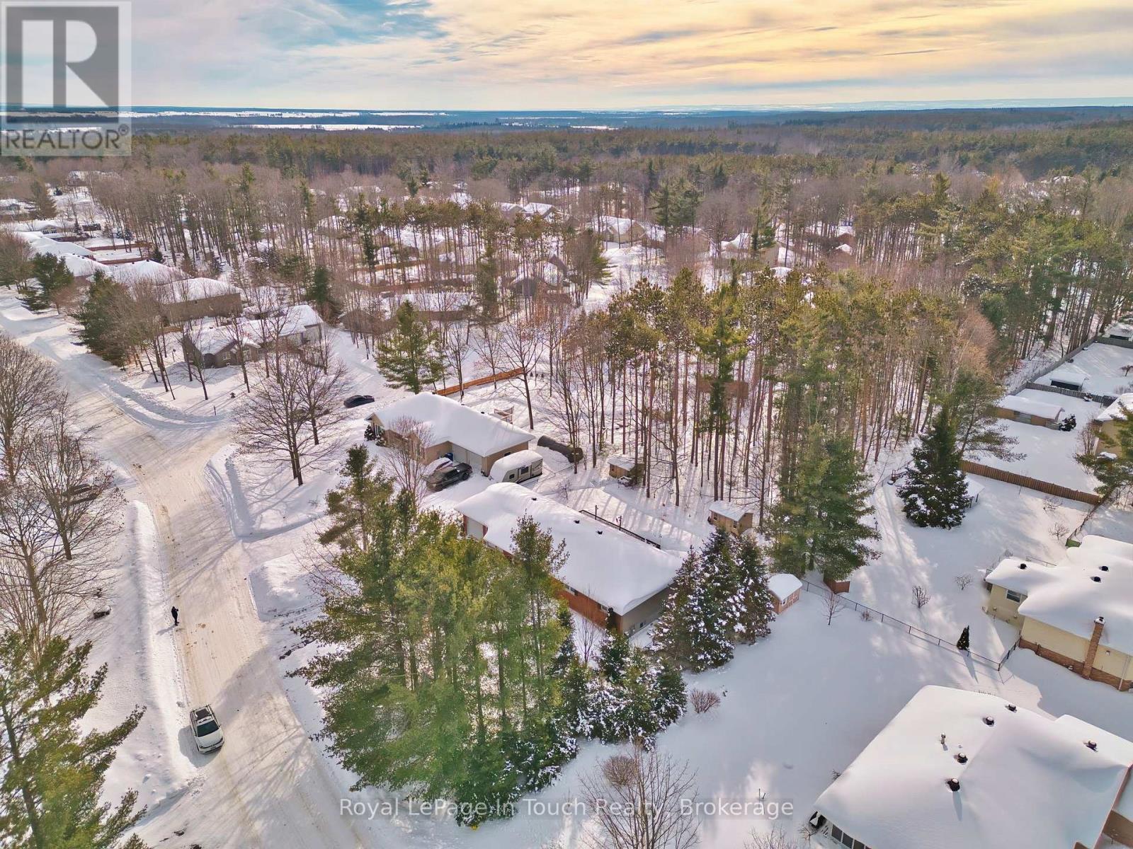 












40 MARYJANE ROAD

,
Tiny (Wyevale),




Ontario
L0L2T0

