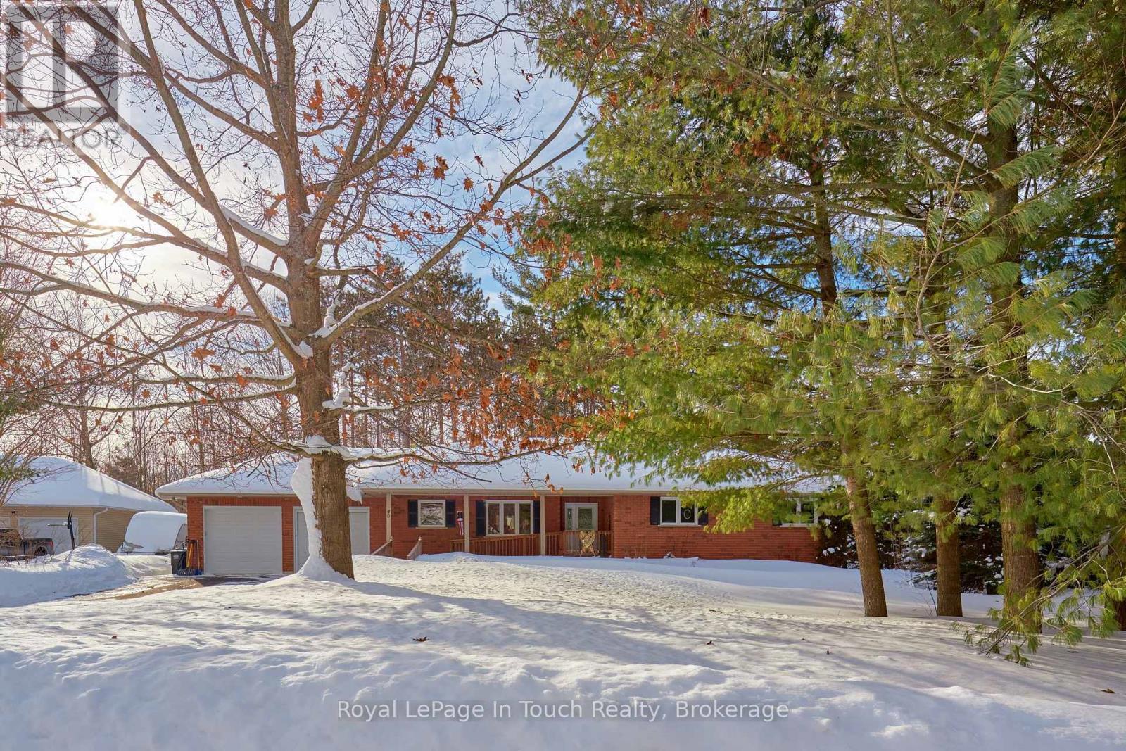 












40 MARYJANE ROAD

,
Tiny (Wyevale),




Ontario
L0L2T0

