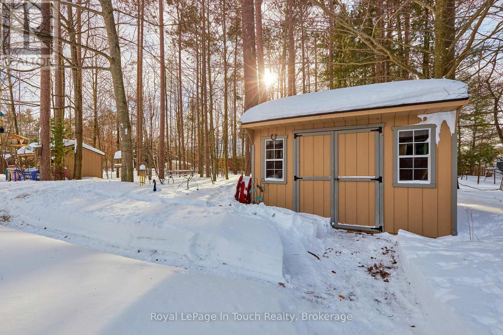 












40 MARYJANE ROAD

,
Tiny (Wyevale),




Ontario
L0L2T0

