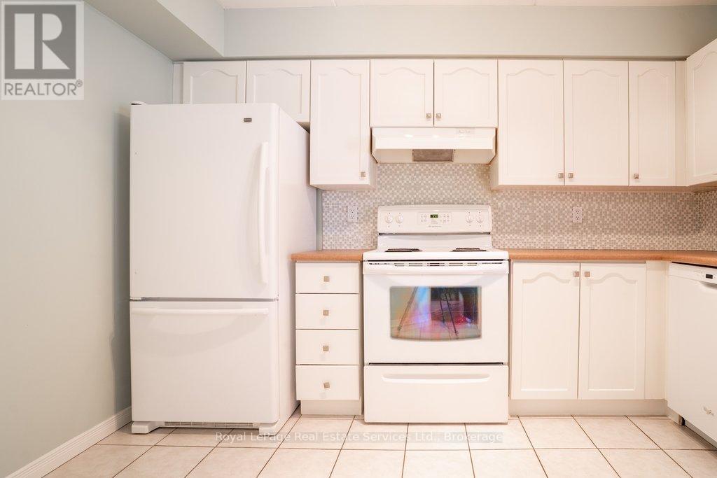 












214 - 3499 UPPER MIDDLE ROAD

,
Burlington (Headon),




Ontario
L7M4M7

