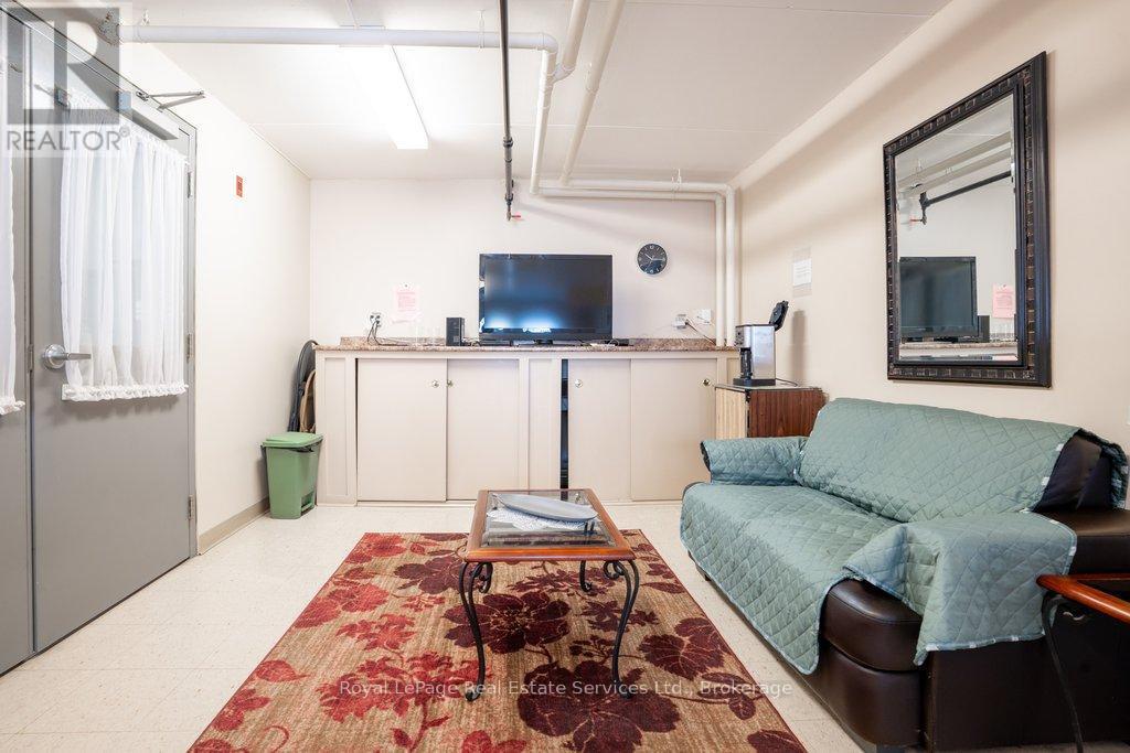 












214 - 3499 UPPER MIDDLE ROAD

,
Burlington (Headon),




Ontario
L7M4M7

