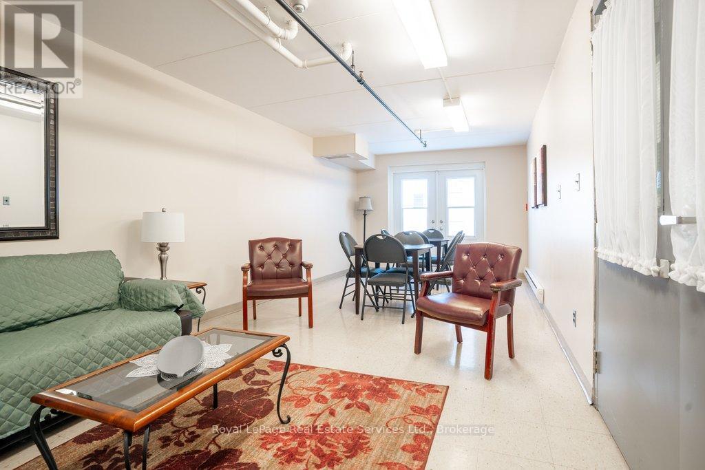 












214 - 3499 UPPER MIDDLE ROAD

,
Burlington (Headon),




Ontario
L7M4M7

