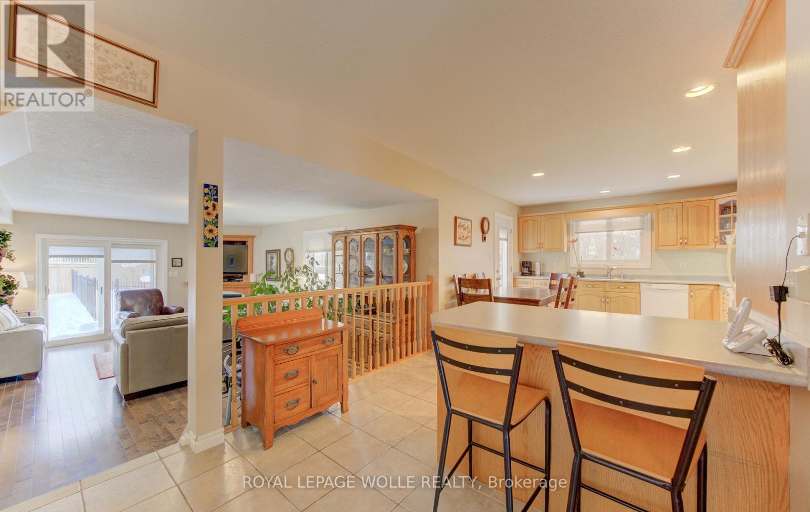 












505 SANDBANKS CRESCENT

,
Waterloo,




Ontario
N2V2J3

