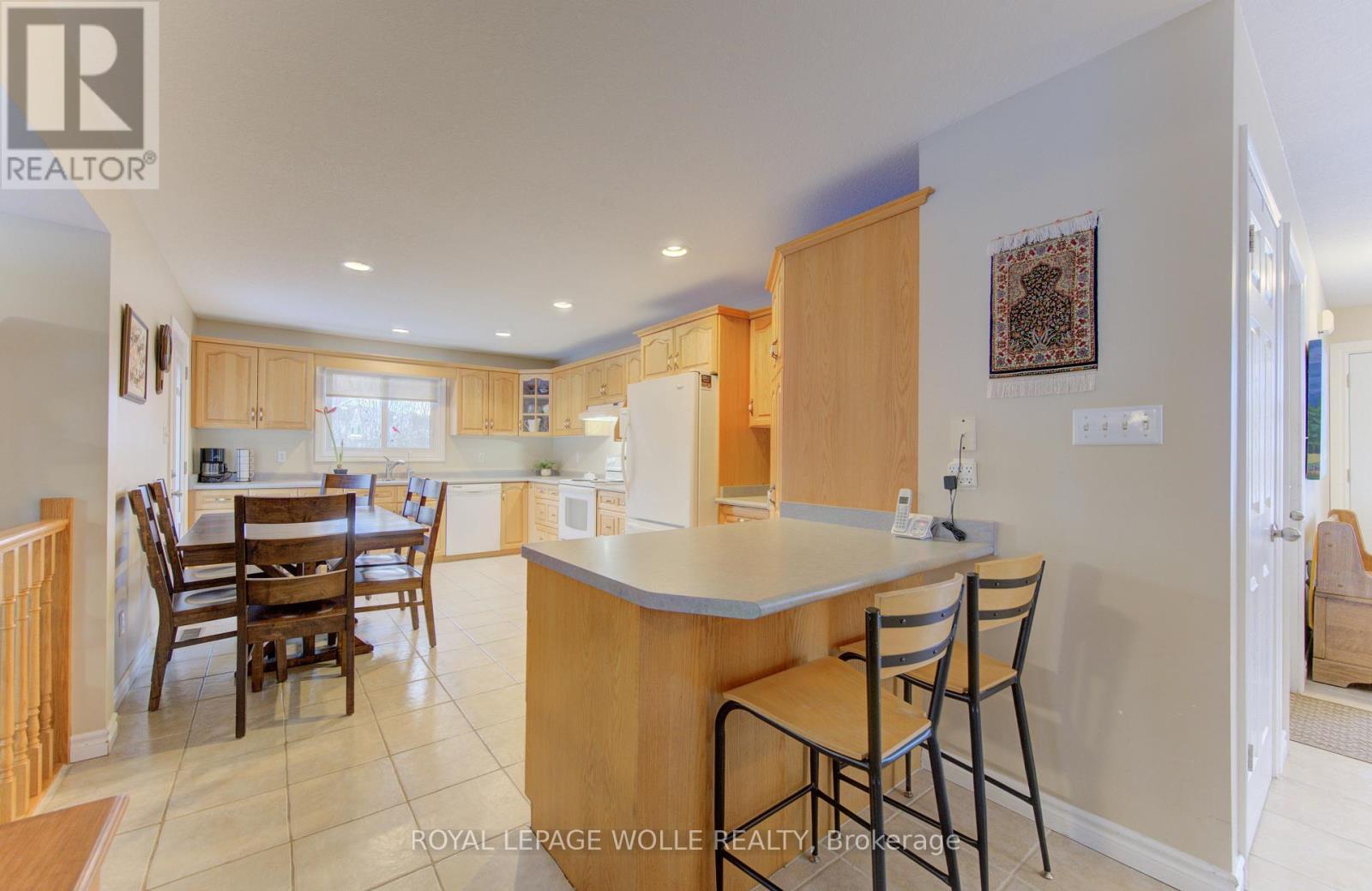 












505 SANDBANKS CRESCENT

,
Waterloo,




Ontario
N2V2J3

