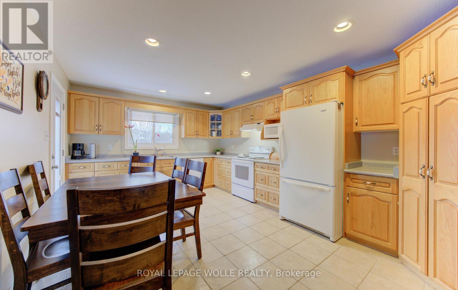 












505 SANDBANKS CRESCENT

,
Waterloo,




Ontario
N2V2J3

