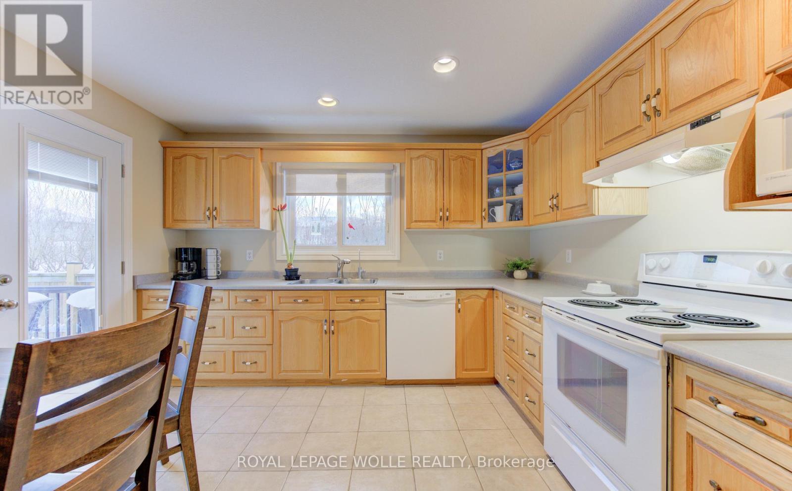 












505 SANDBANKS CRESCENT

,
Waterloo,




Ontario
N2V2J3

