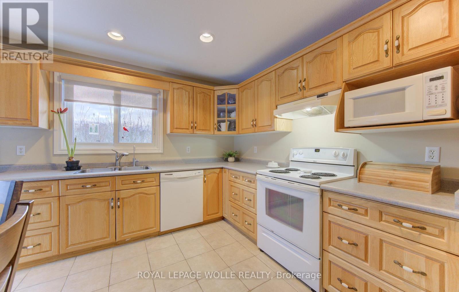 












505 SANDBANKS CRESCENT

,
Waterloo,




Ontario
N2V2J3

