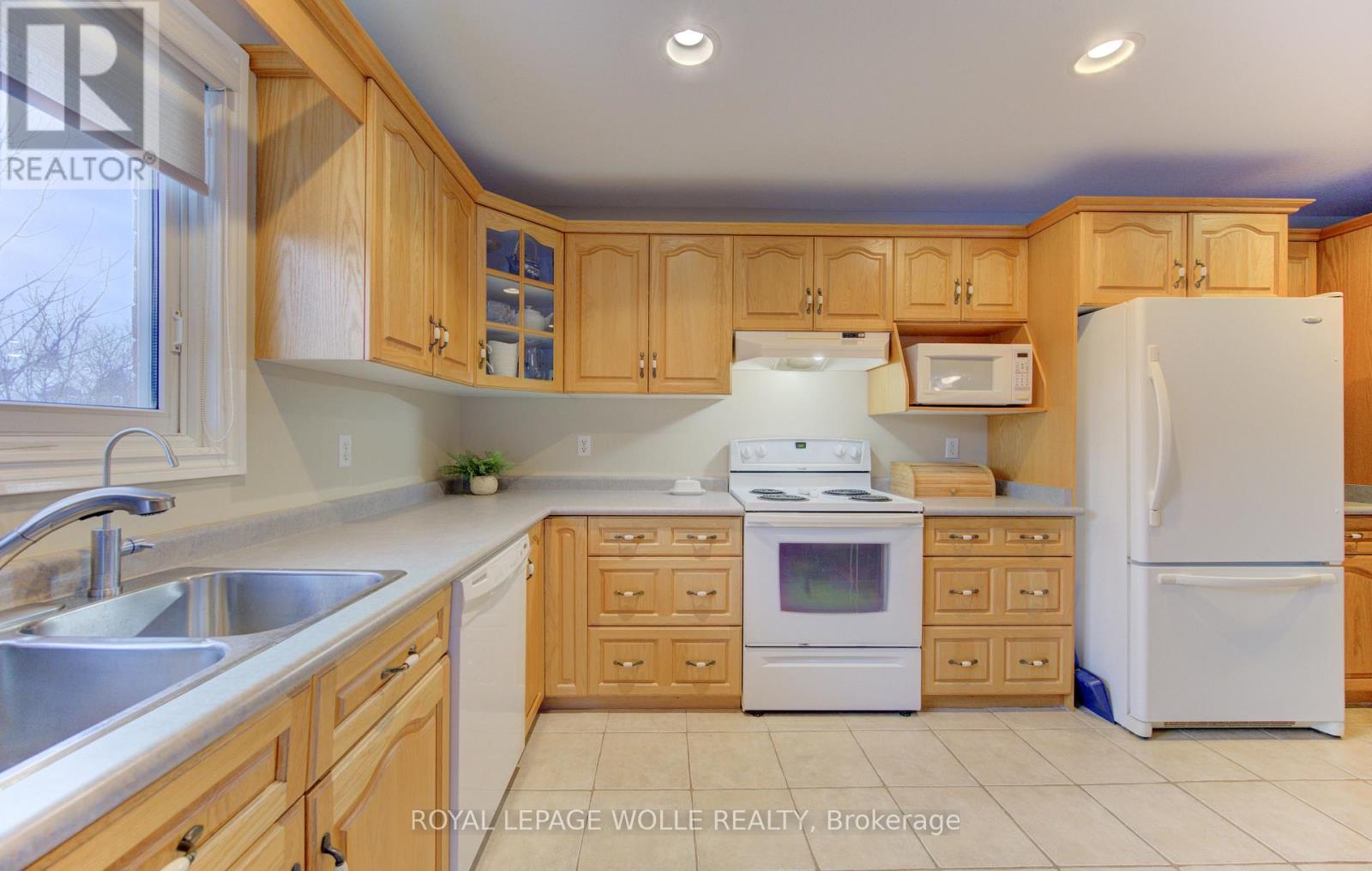 












505 SANDBANKS CRESCENT

,
Waterloo,




Ontario
N2V2J3

