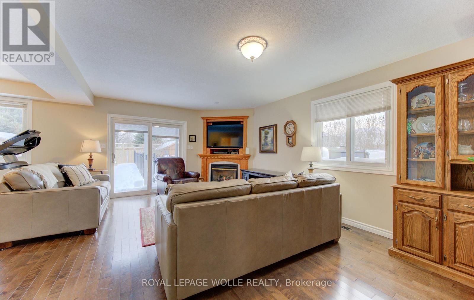 












505 SANDBANKS CRESCENT

,
Waterloo,




Ontario
N2V2J3

