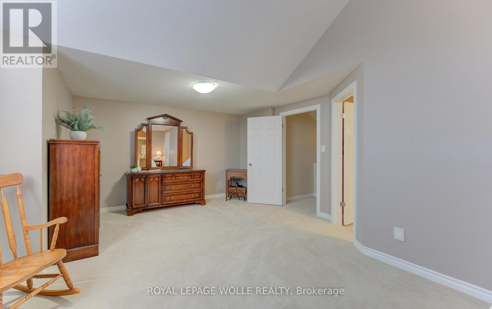 












505 SANDBANKS CRESCENT

,
Waterloo,




Ontario
N2V2J3

