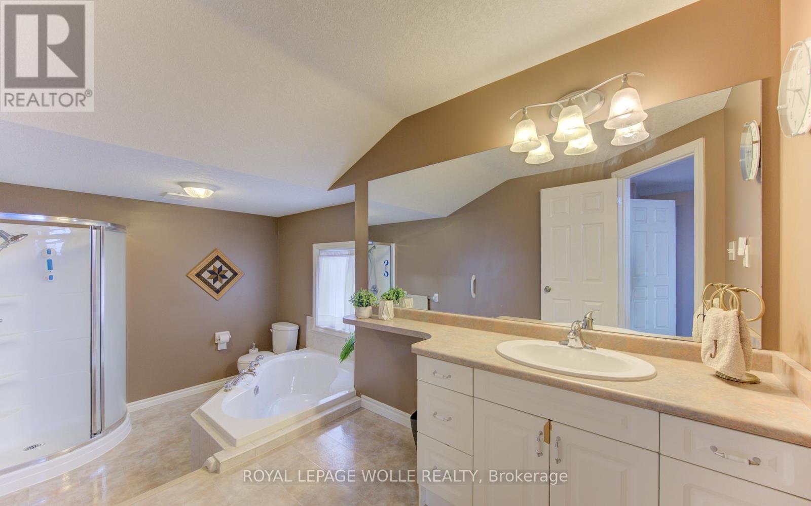 












505 SANDBANKS CRESCENT

,
Waterloo,




Ontario
N2V2J3

