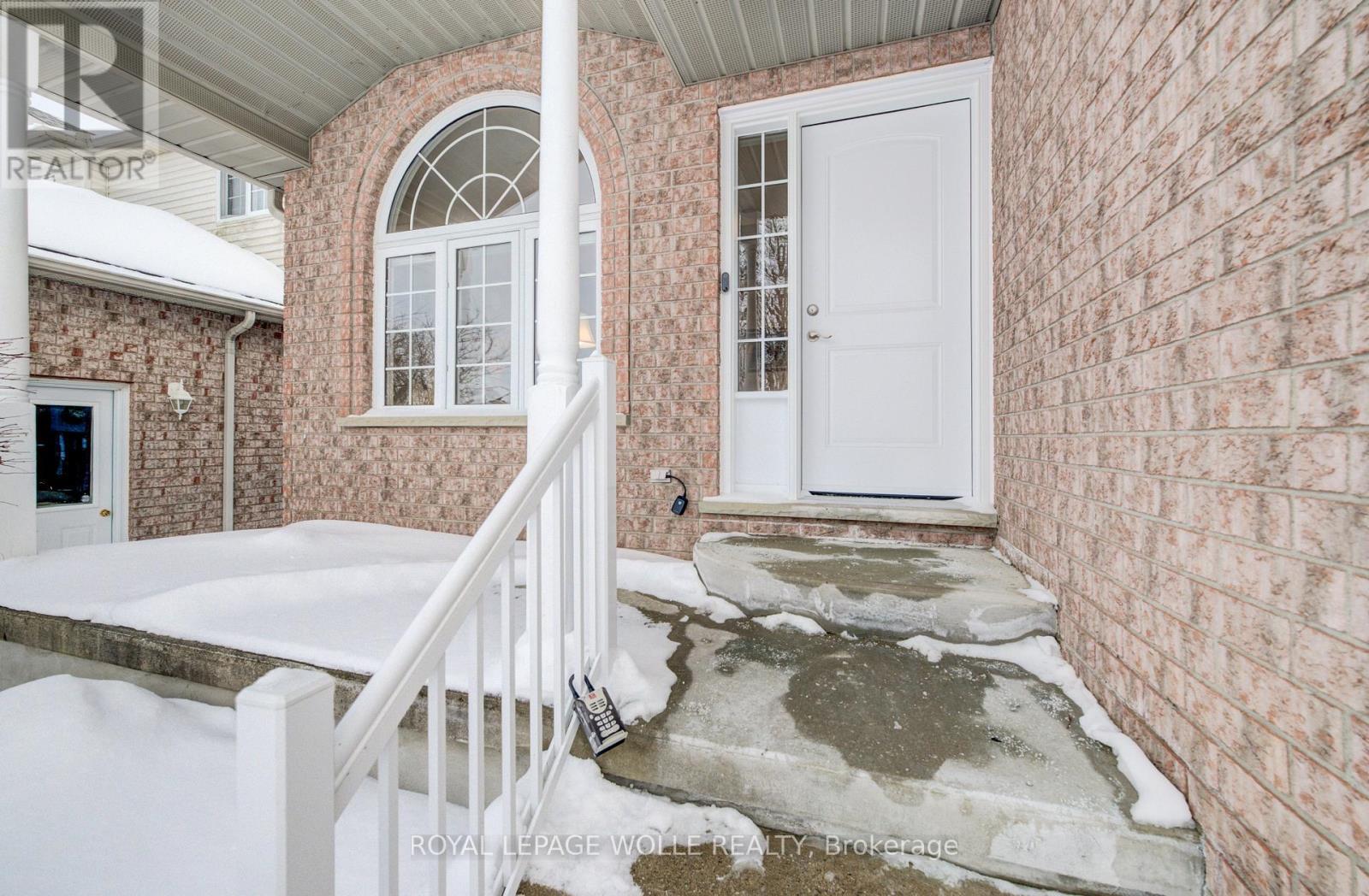 












505 SANDBANKS CRESCENT

,
Waterloo,




Ontario
N2V2J3

