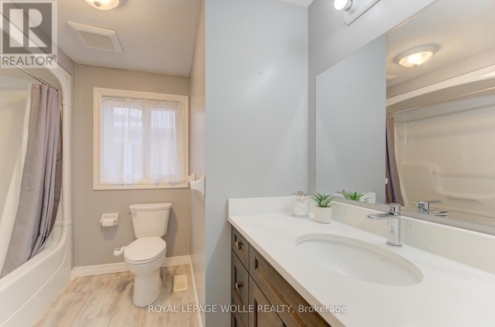 












505 SANDBANKS CRESCENT

,
Waterloo,




Ontario
N2V2J3

