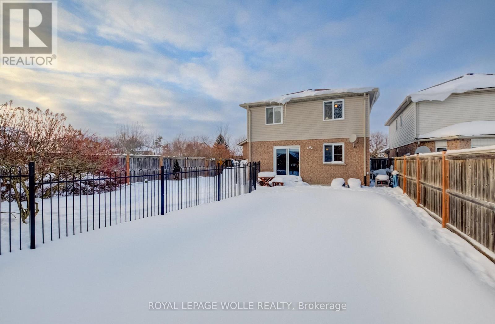 












505 SANDBANKS CRESCENT

,
Waterloo,




Ontario
N2V2J3

