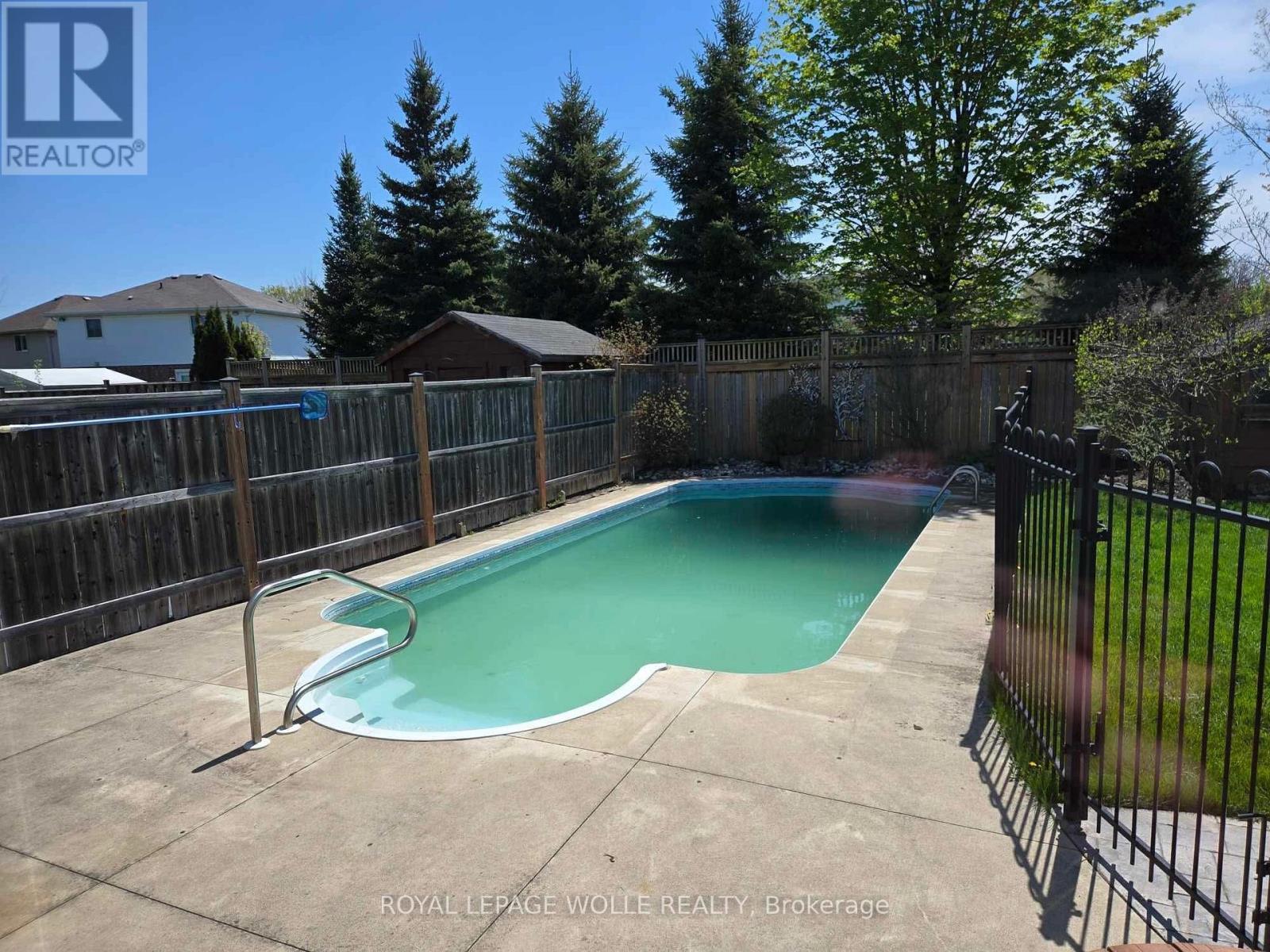 












505 SANDBANKS CRESCENT

,
Waterloo,




Ontario
N2V2J3

